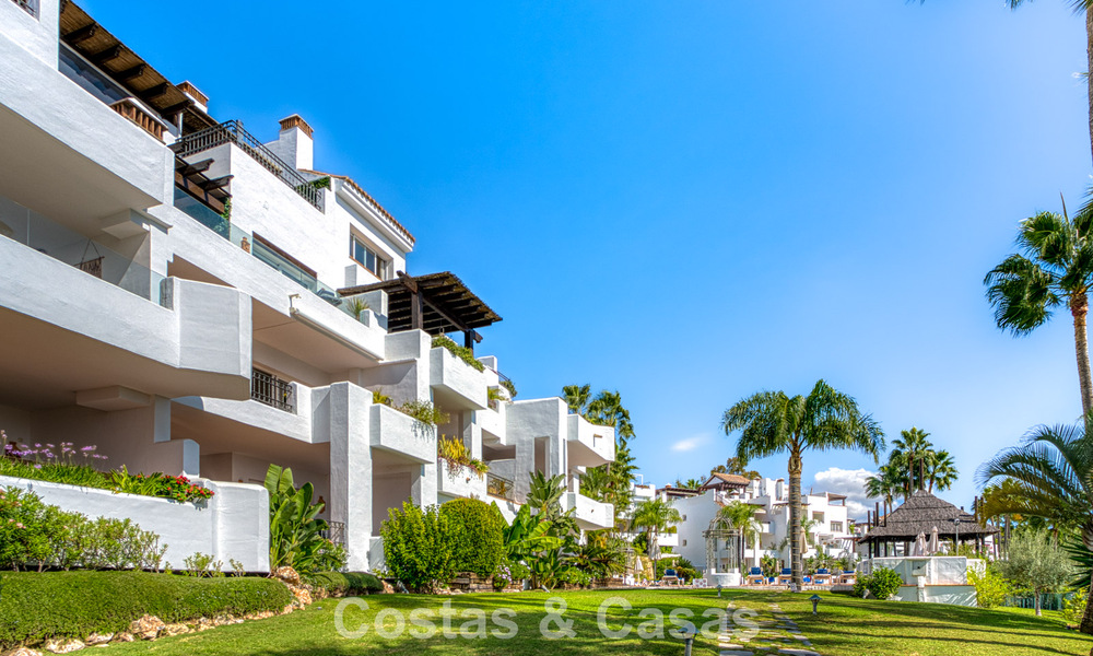Apartments for sale in a gated complex in Nueva Andalucia, Marbella 788747