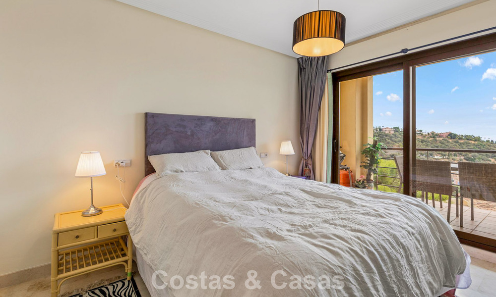 Move-in ready corner apartment for sale in a golf resort in the hills of Marbella - Benahavis 788239