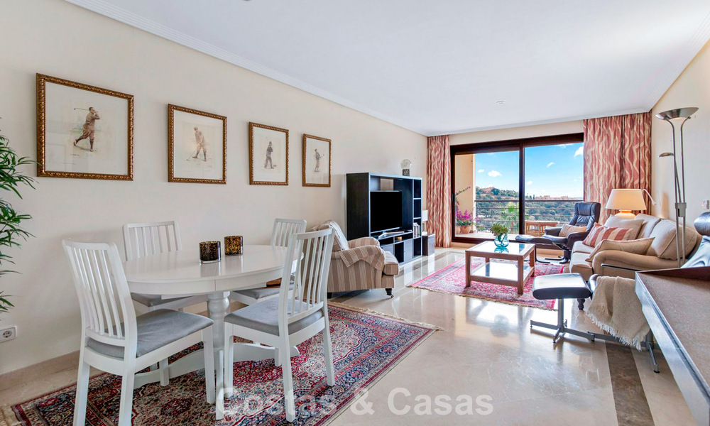 Move-in ready corner apartment for sale in a golf resort in the hills of Marbella - Benahavis 788250