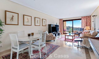 Move-in ready corner apartment for sale in a golf resort in the hills of Marbella - Benahavis 788250 