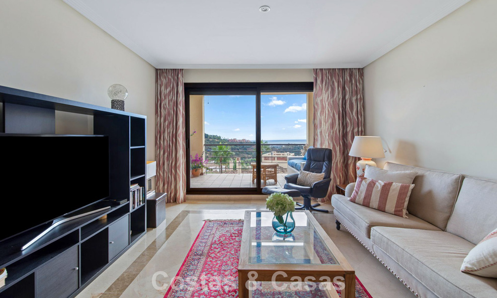 Move-in ready corner apartment for sale in a golf resort in the hills of Marbella - Benahavis 788251