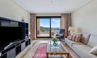 Move-in ready corner apartment for sale in a golf resort in the hills of Marbella - Benahavis 788251 