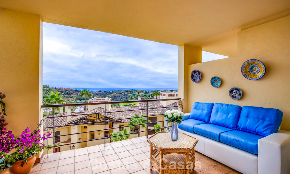 Move-in ready corner apartment for sale in a golf resort in the hills of Marbella - Benahavis 788255