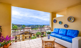 Move-in ready corner apartment for sale in a golf resort in the hills of Marbella - Benahavis 788255 