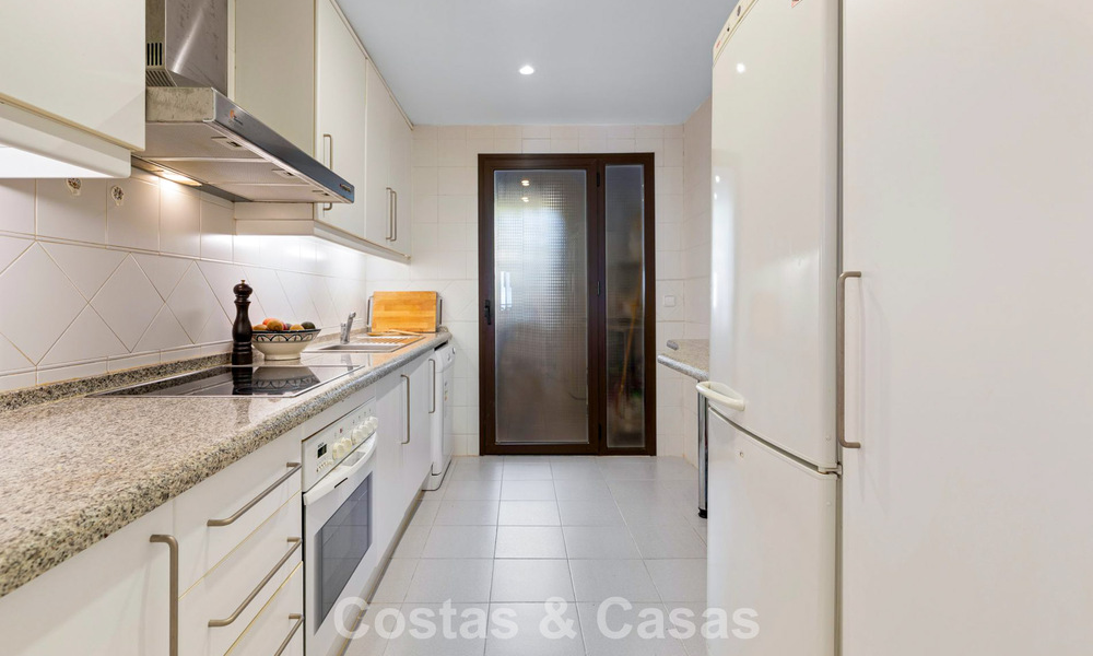 Move-in ready corner apartment for sale in a golf resort in the hills of Marbella - Benahavis 788258