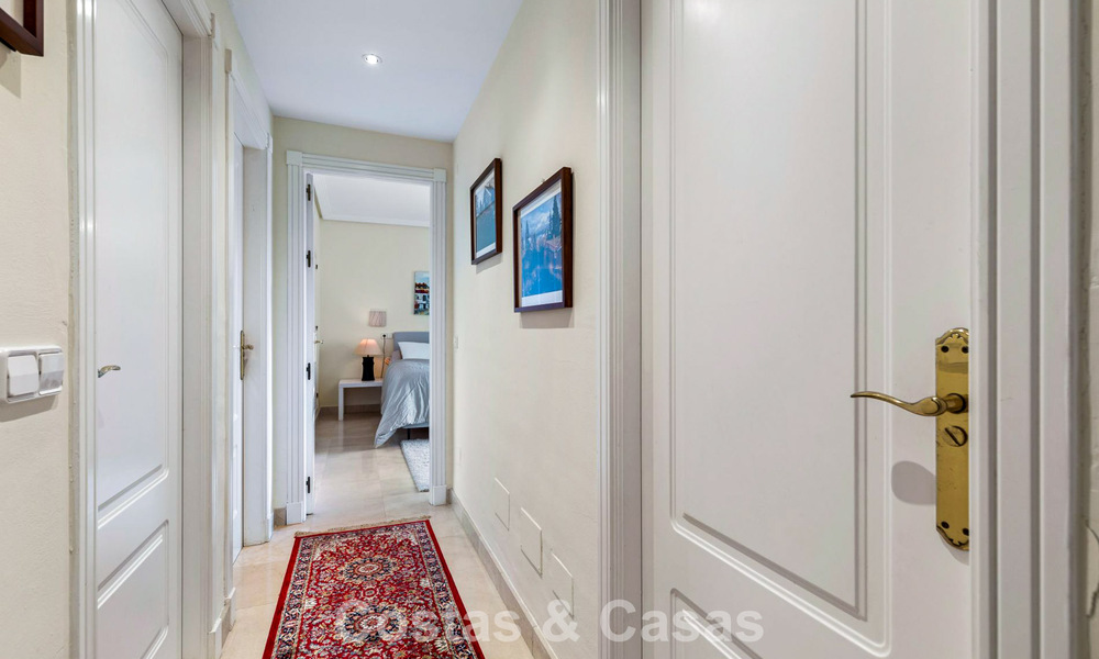 Move-in ready corner apartment for sale in a golf resort in the hills of Marbella - Benahavis 788260