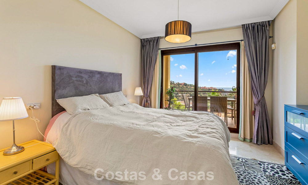 Move-in ready corner apartment for sale in a golf resort in the hills of Marbella - Benahavis 788262