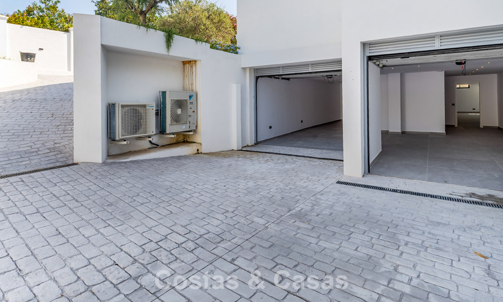 Stunning luxury villa with timeless Andalusian architecture for sale on the New Golden Mile between Marbella and Estepona 788324