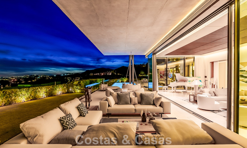 High-end luxury villa with panoramic sea views for sale in a prestigious resort, Benahavis - Marbella 788379