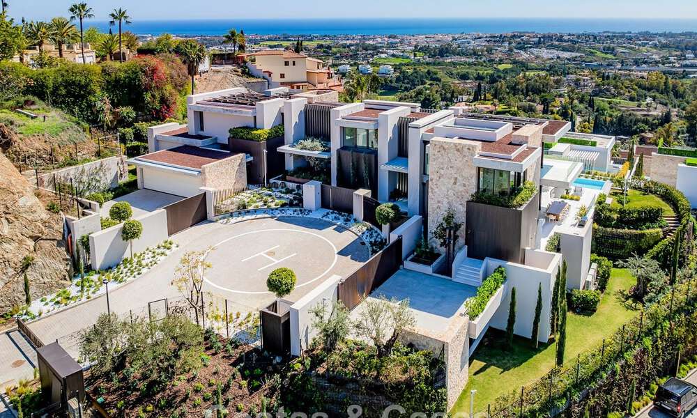 High-end luxury villa with panoramic sea views for sale in a prestigious resort, Benahavis - Marbella 788388