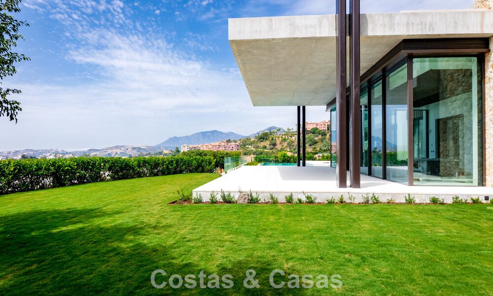 High-end luxury villa with panoramic sea views for sale in a prestigious resort, Benahavis - Marbella 788390