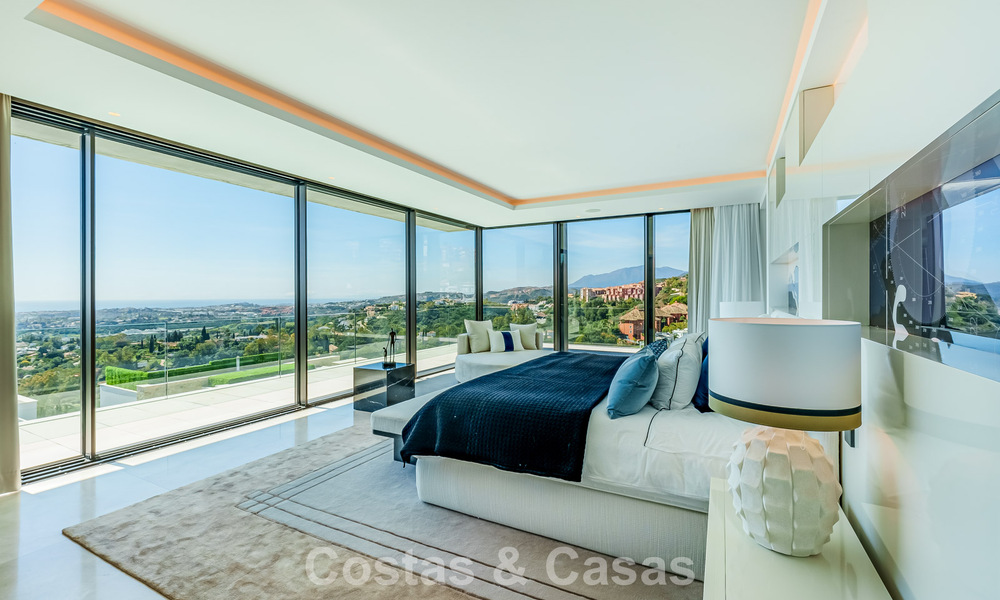 High-end luxury villa with panoramic sea views for sale in a prestigious resort, Benahavis - Marbella 788397