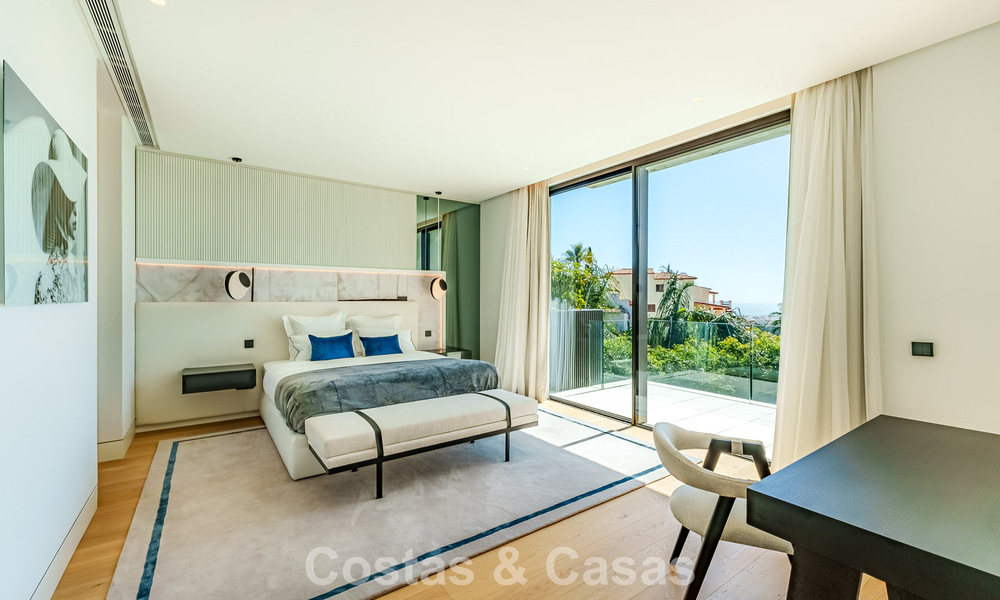 High-end luxury villa with panoramic sea views for sale in a prestigious resort, Benahavis - Marbella 788402