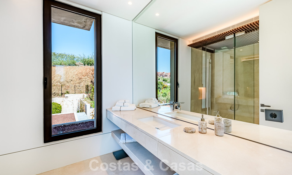 High-end luxury villa with panoramic sea views for sale in a prestigious resort, Benahavis - Marbella 788403