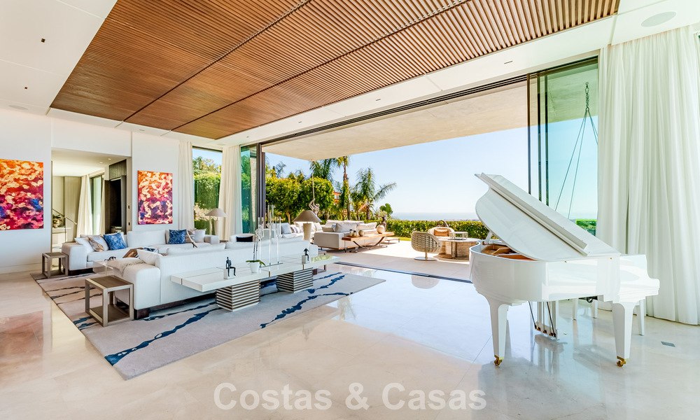 High-end luxury villa with panoramic sea views for sale in a prestigious resort, Benahavis - Marbella 788405