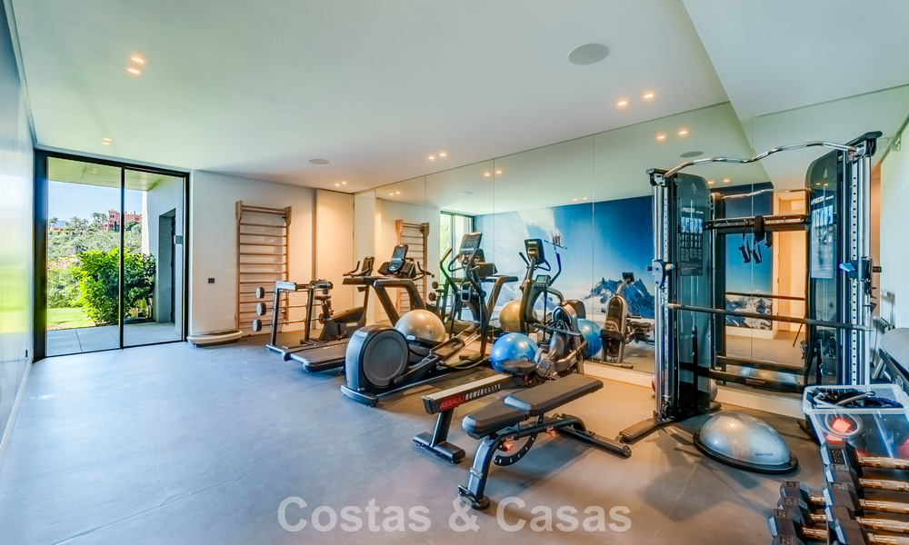 High-end luxury villa with panoramic sea views for sale in a prestigious resort, Benahavis - Marbella 788423