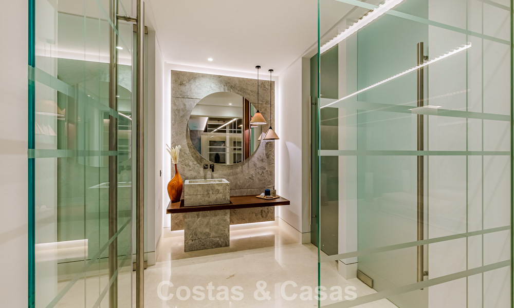 High-end luxury villa with panoramic sea views for sale in a prestigious resort, Benahavis - Marbella 788424