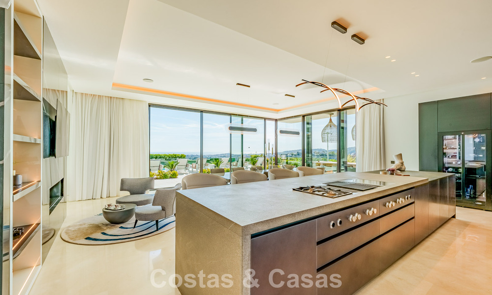 High-end luxury villa with panoramic sea views for sale in a prestigious resort, Benahavis - Marbella 788432