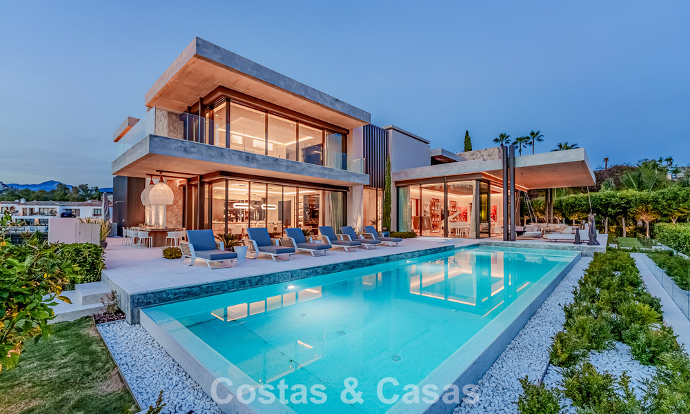 High-end luxury villa with panoramic sea views for sale in a prestigious resort, Benahavis - Marbella 788435