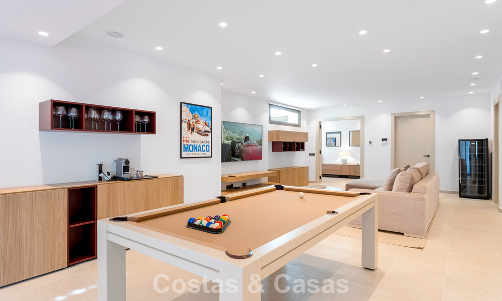 Stylishly renovated luxury villa for sale in a privileged golf community in Nueva Andalucia, Marbella 788440