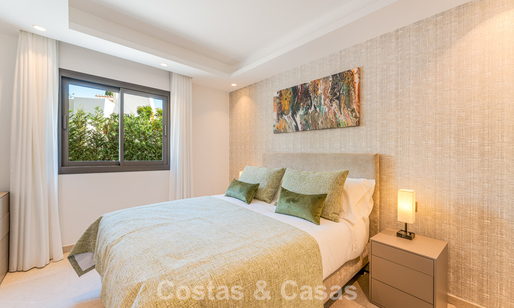 Stylishly renovated luxury villa for sale in a privileged golf community in Nueva Andalucia, Marbella 788444