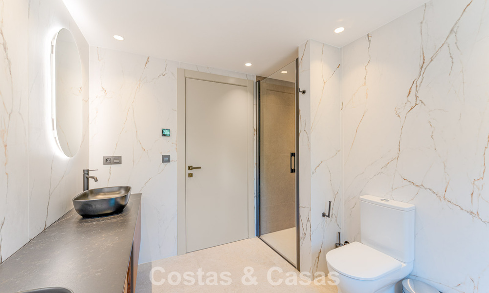 Stylishly renovated luxury villa for sale in a privileged golf community in Nueva Andalucia, Marbella 788445