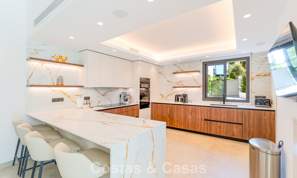Stylishly renovated luxury villa for sale in a privileged golf community in Nueva Andalucia, Marbella 788449