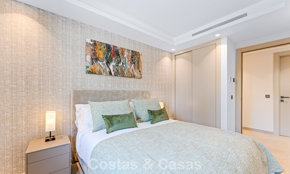 Stylishly renovated luxury villa for sale in a privileged golf community in Nueva Andalucia, Marbella 788451