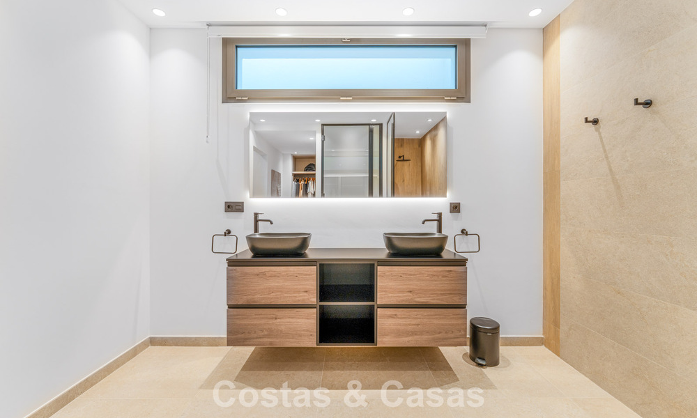 Stylishly renovated luxury villa for sale in a privileged golf community in Nueva Andalucia, Marbella 788456