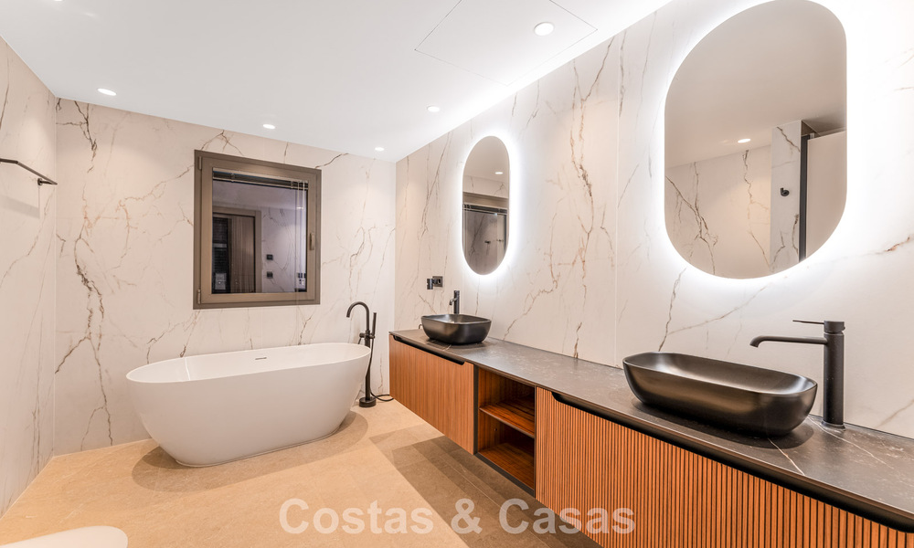 Stylishly renovated luxury villa for sale in a privileged golf community in Nueva Andalucia, Marbella 788462