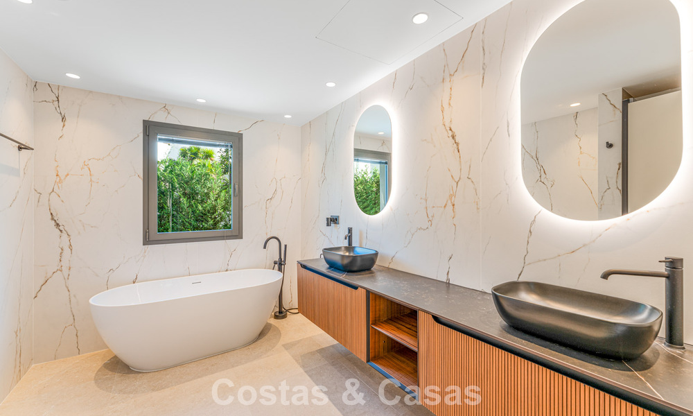 Stylishly renovated luxury villa for sale in a privileged golf community in Nueva Andalucia, Marbella 788465