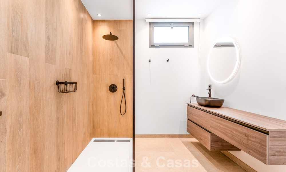 Stylishly renovated luxury villa for sale in a privileged golf community in Nueva Andalucia, Marbella 788468