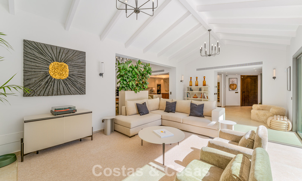Stylishly renovated luxury villa for sale in a privileged golf community in Nueva Andalucia, Marbella 788470