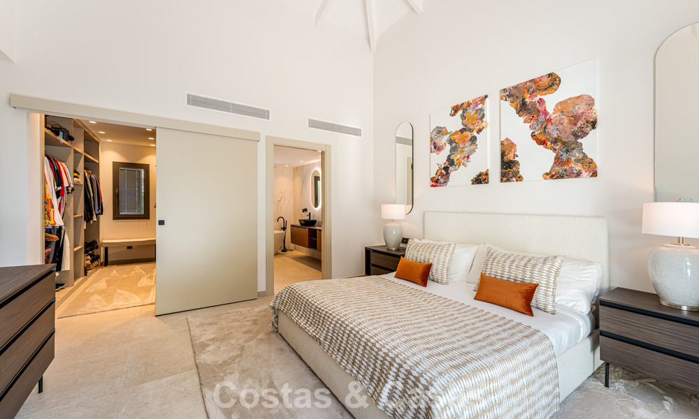 Stylishly renovated luxury villa for sale in a privileged golf community in Nueva Andalucia, Marbella 788473