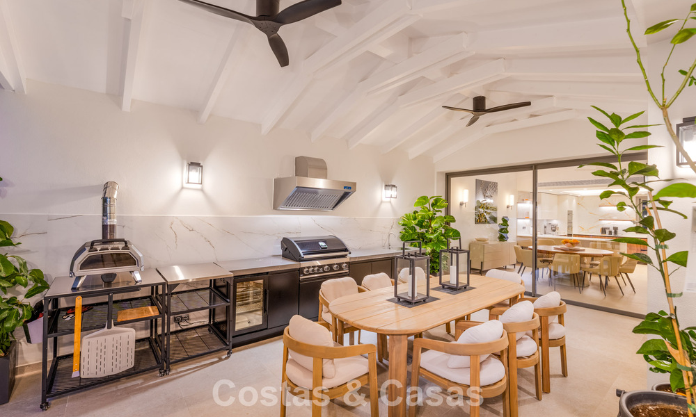 Stylishly renovated luxury villa for sale in a privileged golf community in Nueva Andalucia, Marbella 788475
