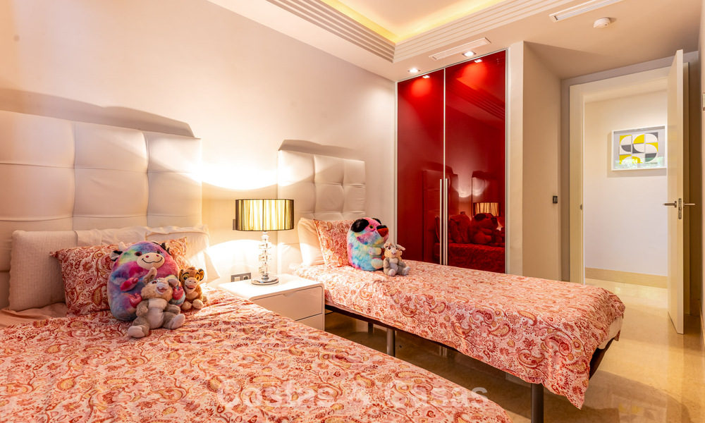 Contemporary apartment with spacious corner terrace for sale in Marbella - Benahavis 788701