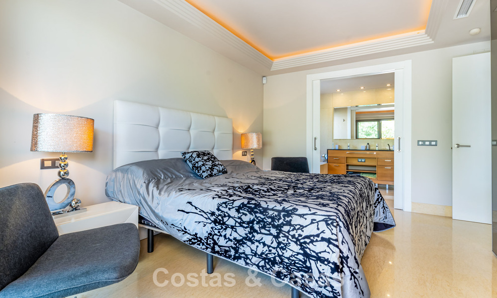 Contemporary apartment with spacious corner terrace for sale in Marbella - Benahavis 788706