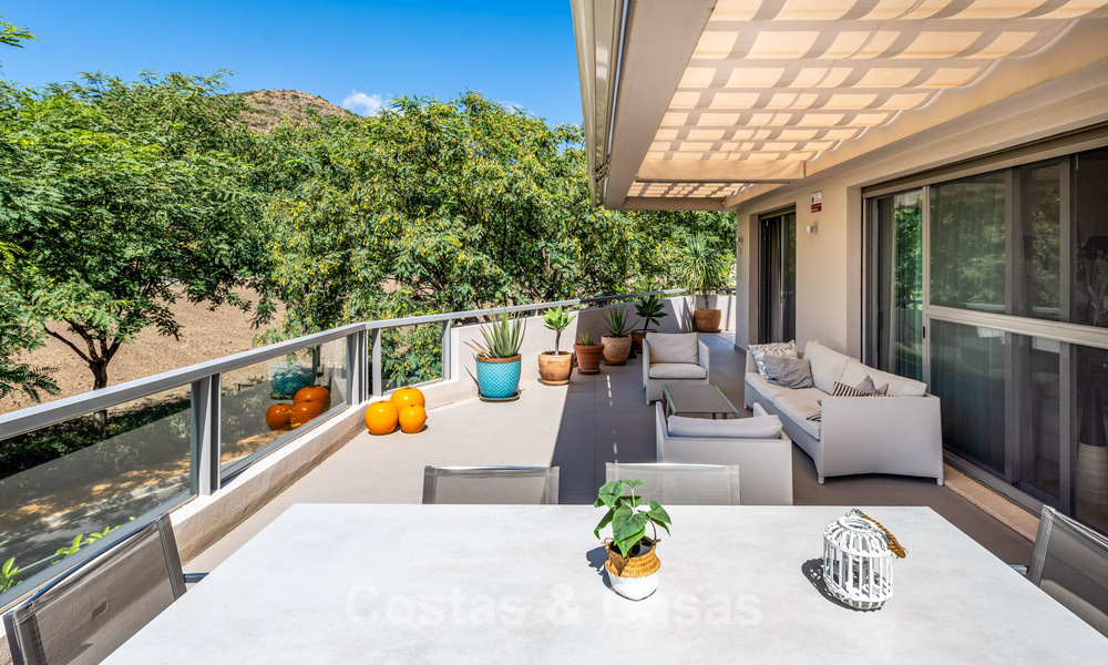 Contemporary apartment with spacious corner terrace for sale in Marbella - Benahavis 788710