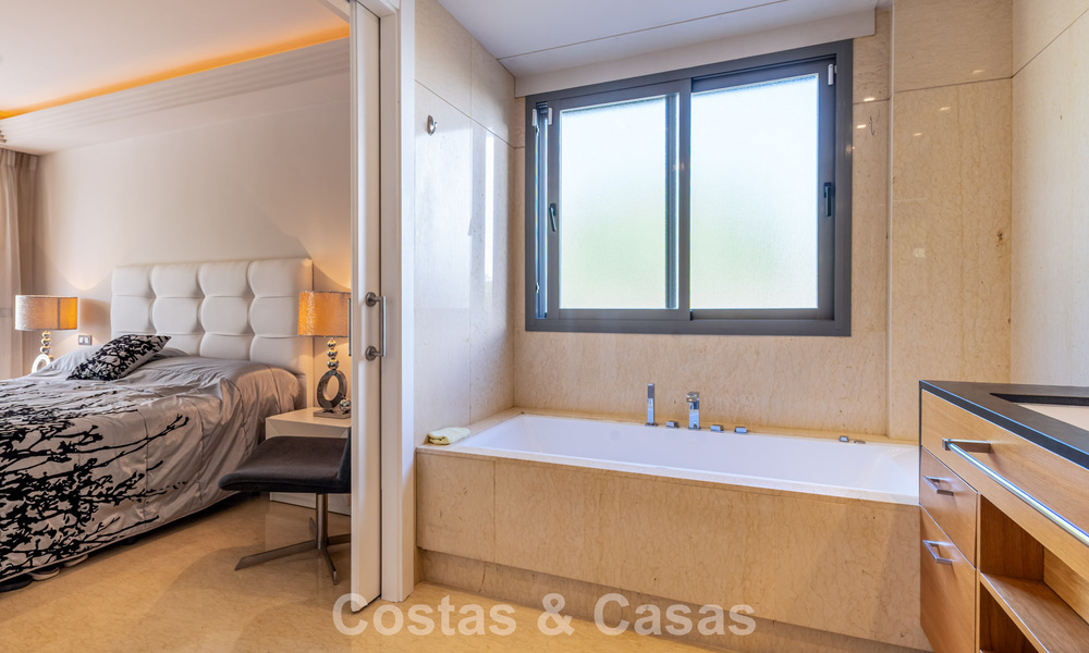 Contemporary apartment with spacious corner terrace for sale in Marbella - Benahavis 788713