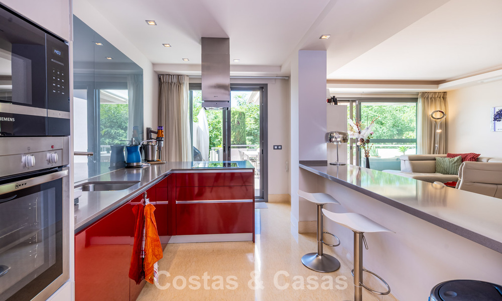 Contemporary apartment with spacious corner terrace for sale in Marbella - Benahavis 788715