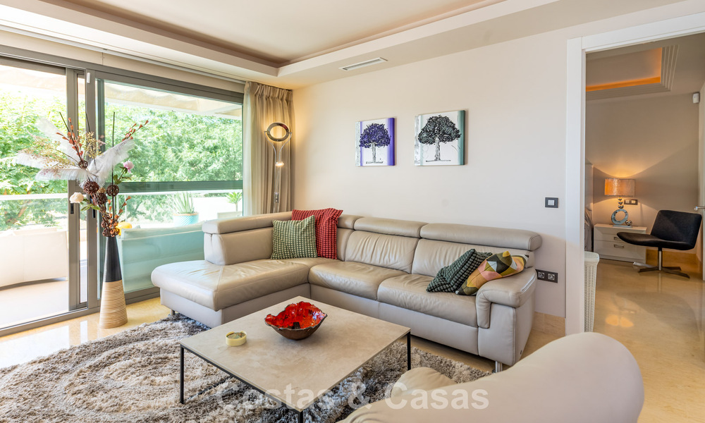 Contemporary apartment with spacious corner terrace for sale in Marbella - Benahavis 788718