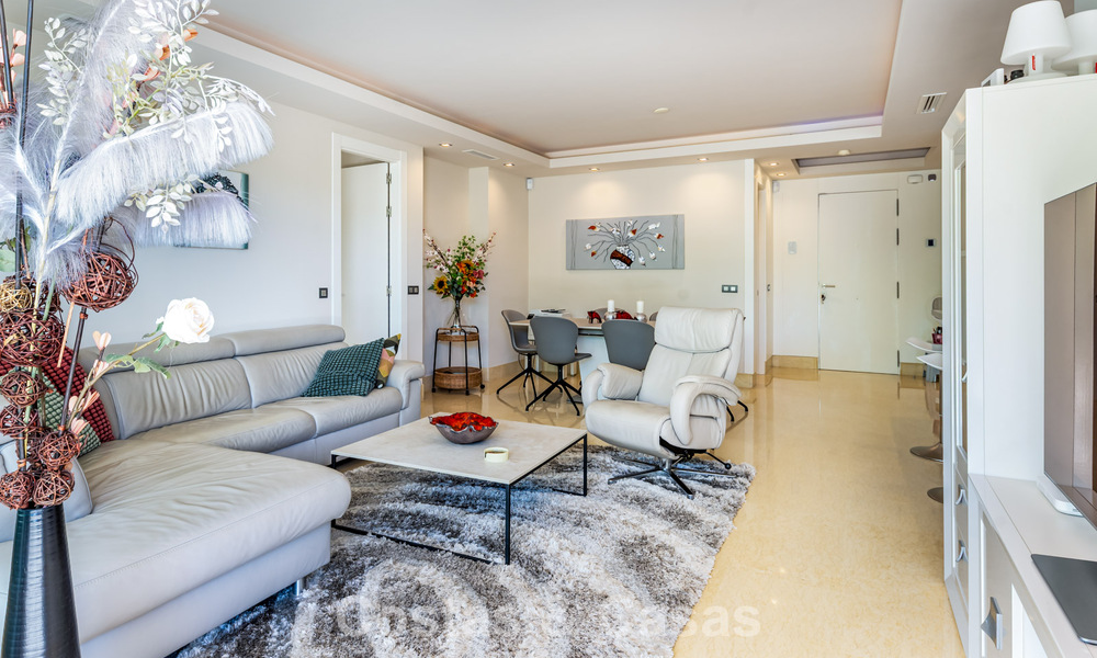 Contemporary apartment with spacious corner terrace for sale in Marbella - Benahavis 788719