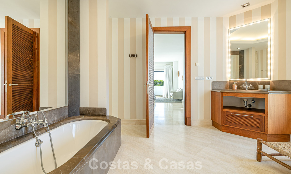 Move-in ready, modernist Spanish villa for sale, surrounded by top-class golf courses on the Costa del Sol 788319