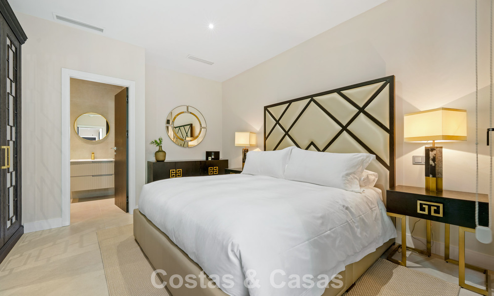 Exclusive villa with sea views for sale in a secure urbanization in La Quinta, Marbella - Benahavis 788540