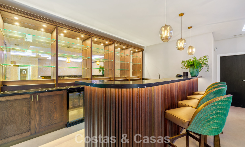 Exclusive villa with sea views for sale in a secure urbanization in La Quinta, Marbella - Benahavis 788547