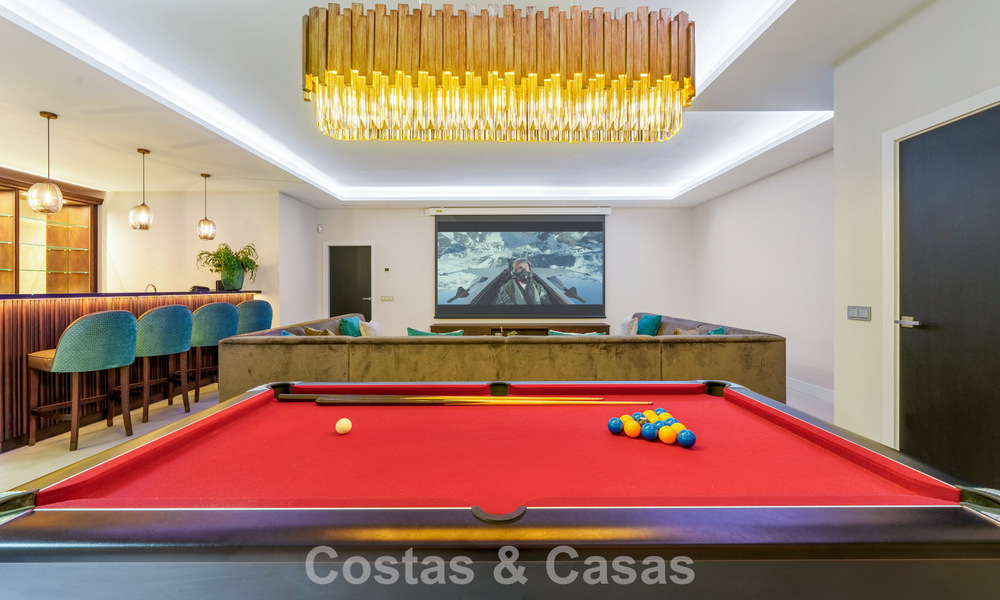 Exclusive villa with sea views for sale in a secure urbanization in La Quinta, Marbella - Benahavis 788549