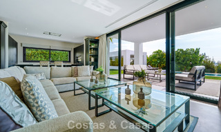 Exclusive villa with sea views for sale in a secure urbanization in La Quinta, Marbella - Benahavis 788553 