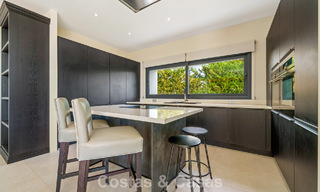 Exclusive villa with sea views for sale in a secure urbanization in La Quinta, Marbella - Benahavis 788555 