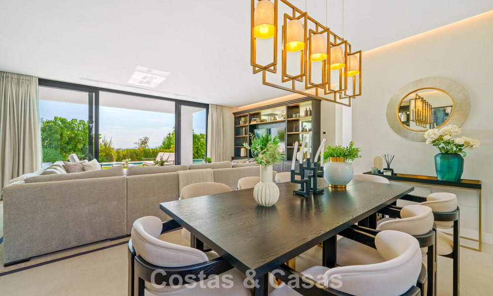 Exclusive villa with sea views for sale in a secure urbanization in La Quinta, Marbella - Benahavis 788557