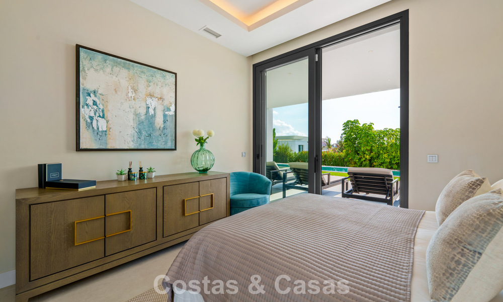 Exclusive villa with sea views for sale in a secure urbanization in La Quinta, Marbella - Benahavis 788561